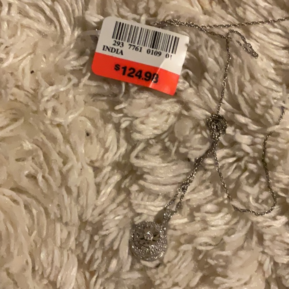 Elegant Silver Pendant Necklace